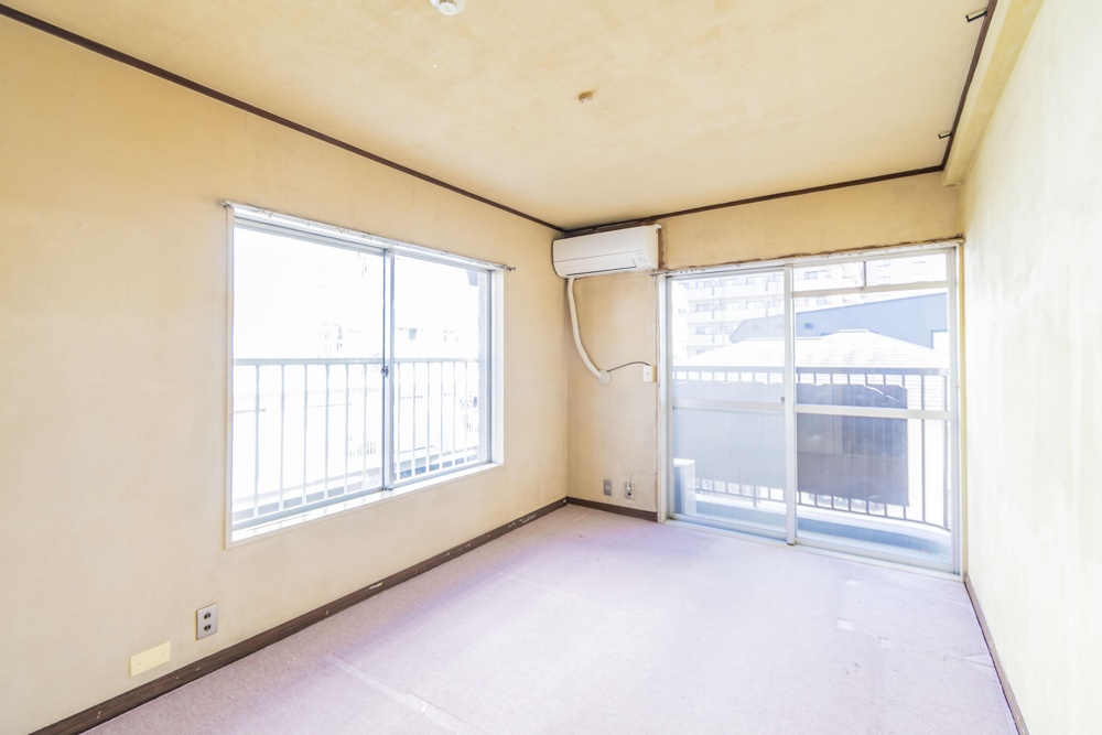 Vintage 3-Bedroom Condo in Azusawa 3