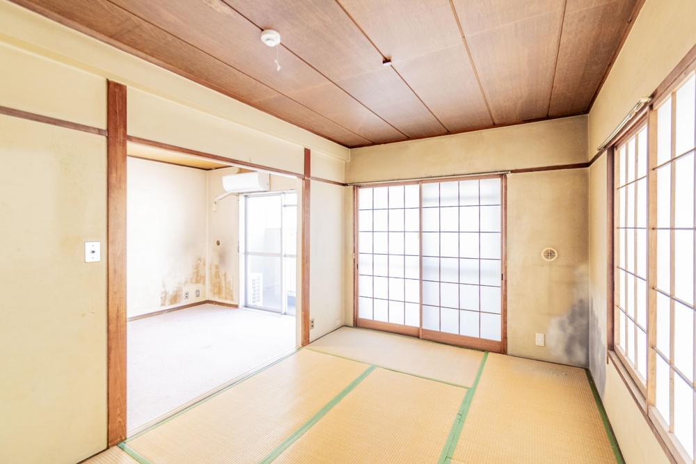 Vintage 3-Bedroom Condo in Azusawa 5