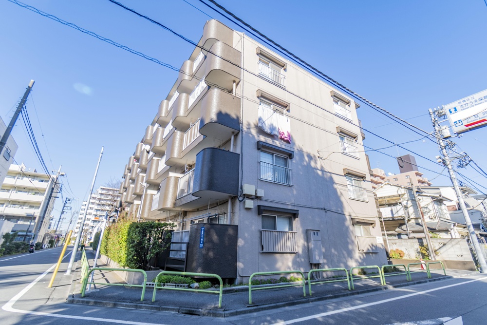 Vintage 3-Bedroom Condo in Azusawa 1