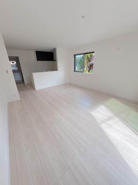 Brand New 3-Bedroom House in Take 1