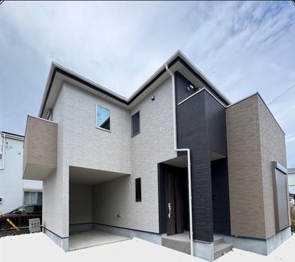 Brand New 3-Bedroom House in Take 0