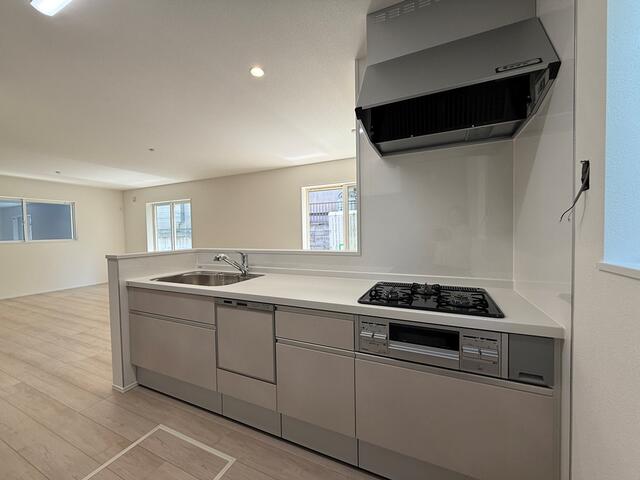 Brand New 4-Bedroom House in Nishiuraga 9