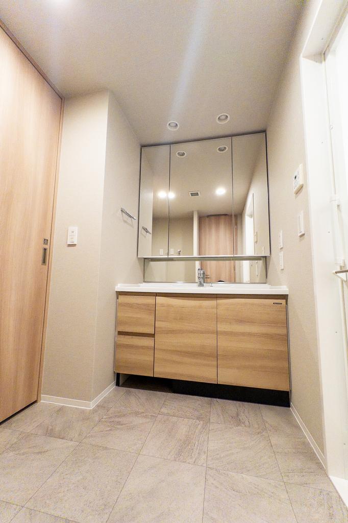 Modern 2-Bedroom Condo Near Station in Minamihorie 7