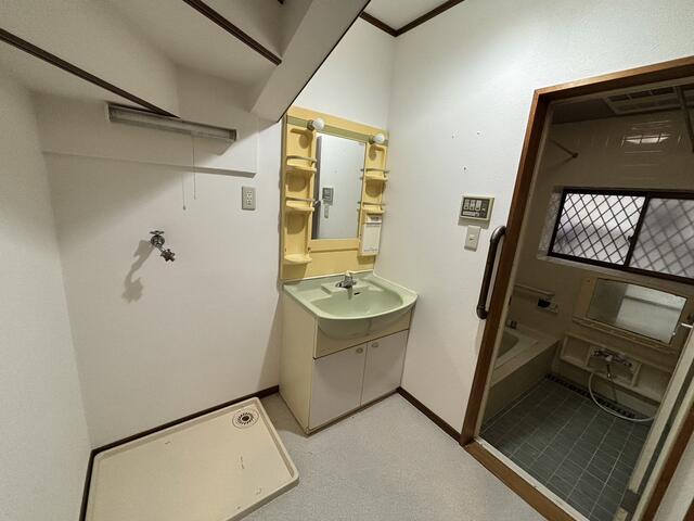 Classic 4-Bedroom House in Shibamata 4