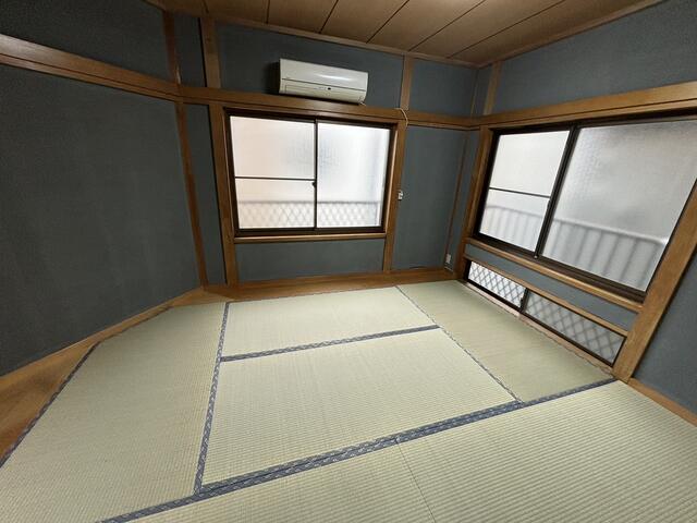 Classic 4-Bedroom House in Shibamata 6