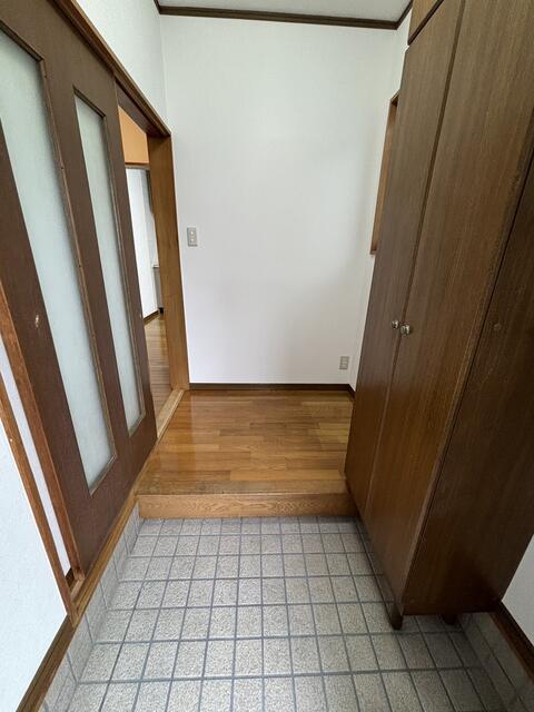 Classic 4-Bedroom House in Shibamata 9