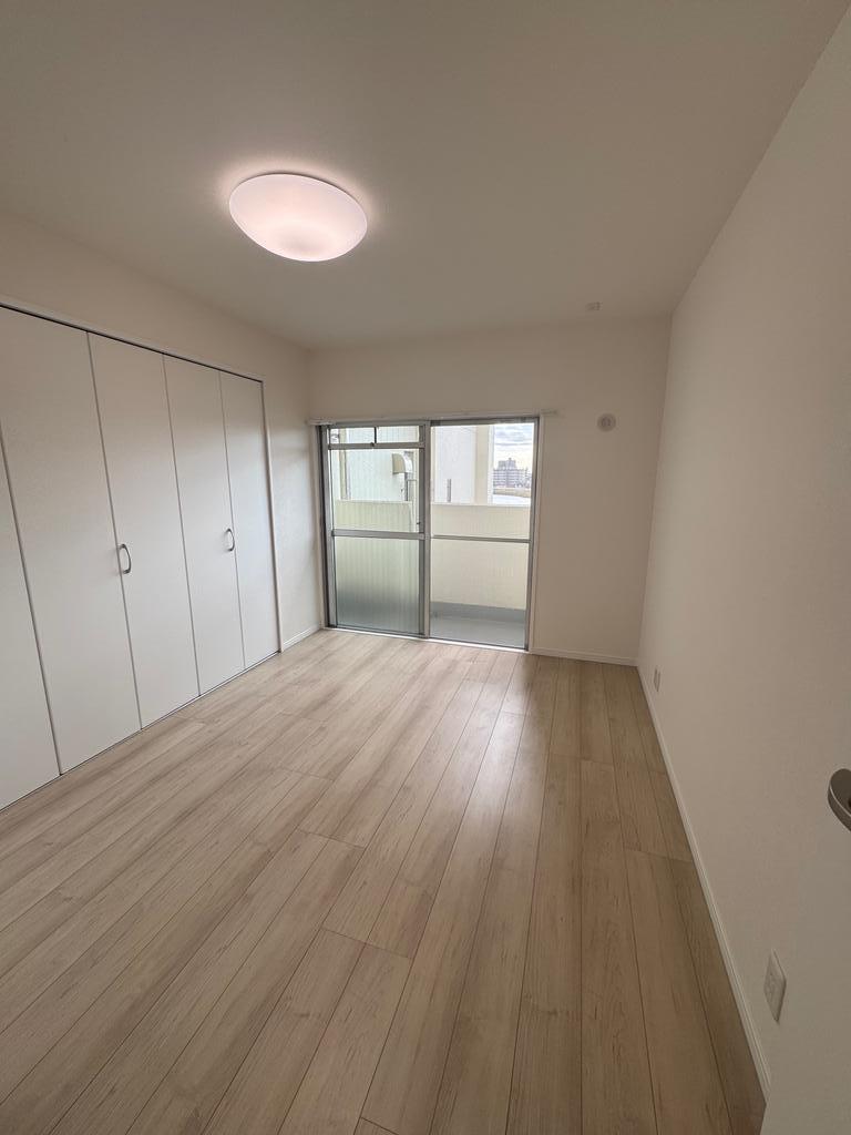 Classic 2-Bedroom Condo in Kameari 8