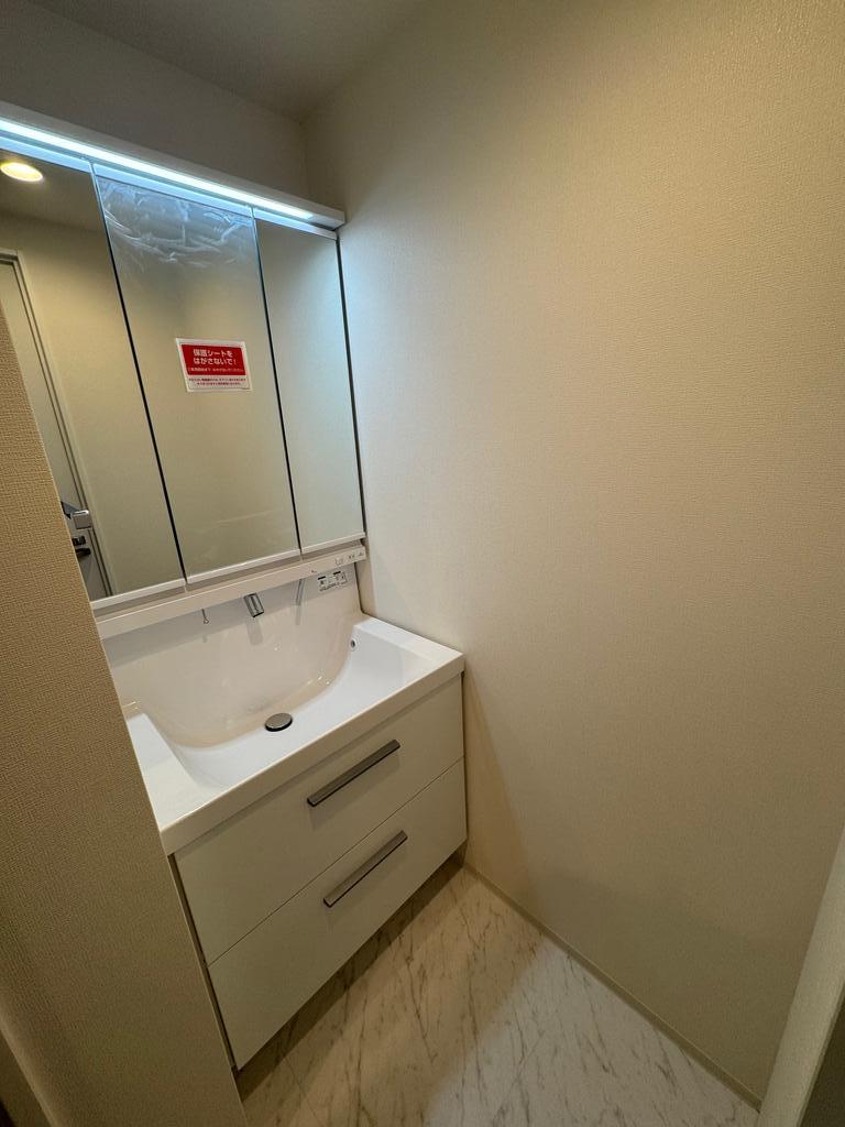 Classic 2-Bedroom Condo in Kameari 6