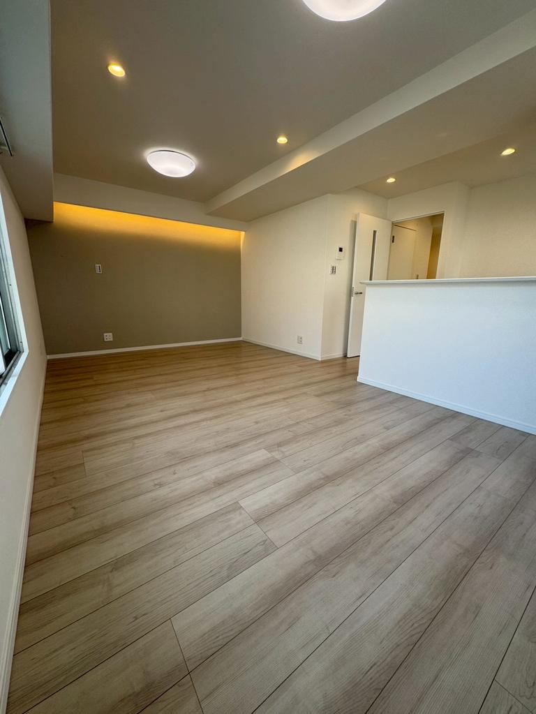 Classic 2-Bedroom Condo in Kameari 0