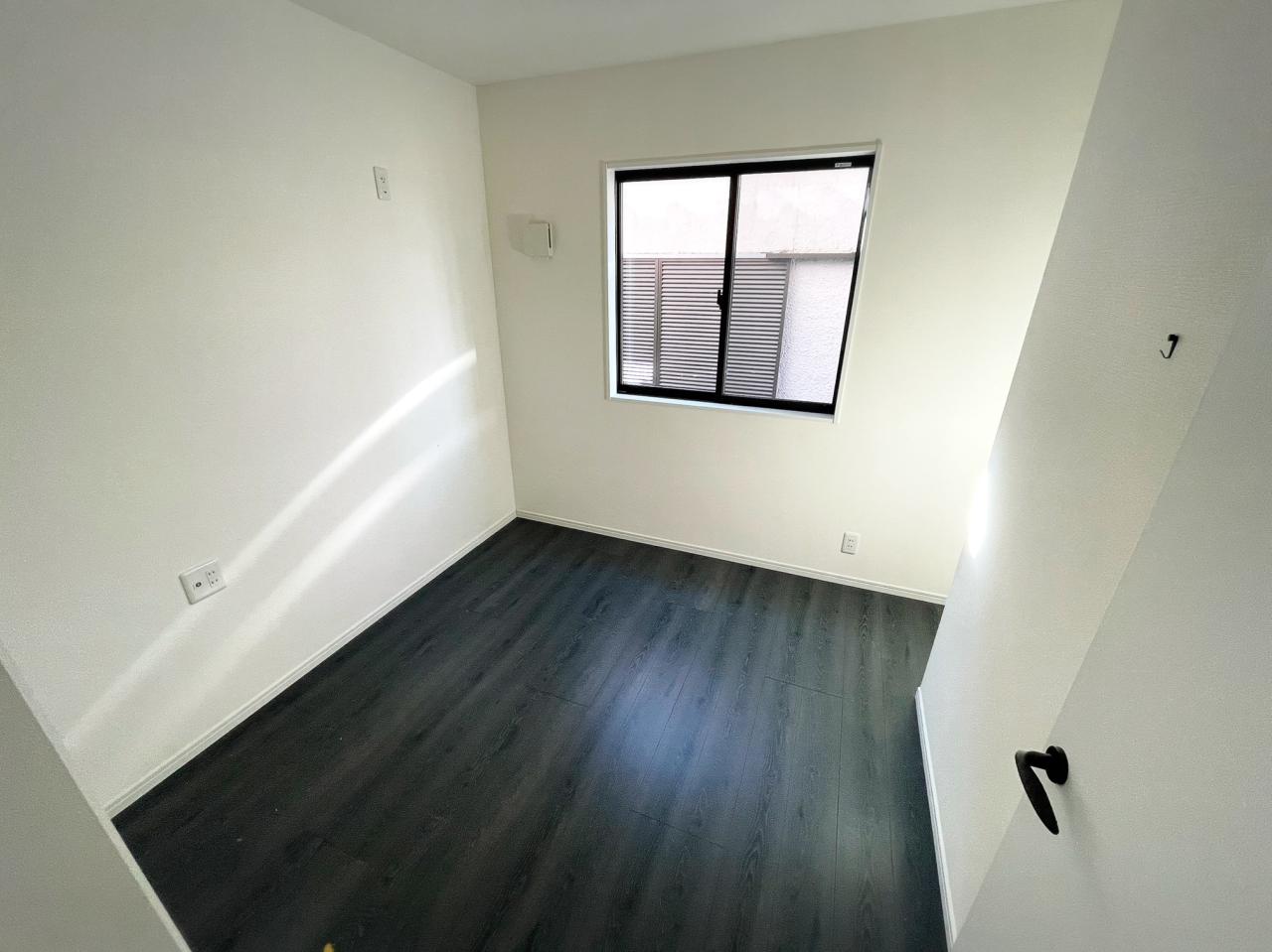 Modern 3-Bedroom House in Shinko 8