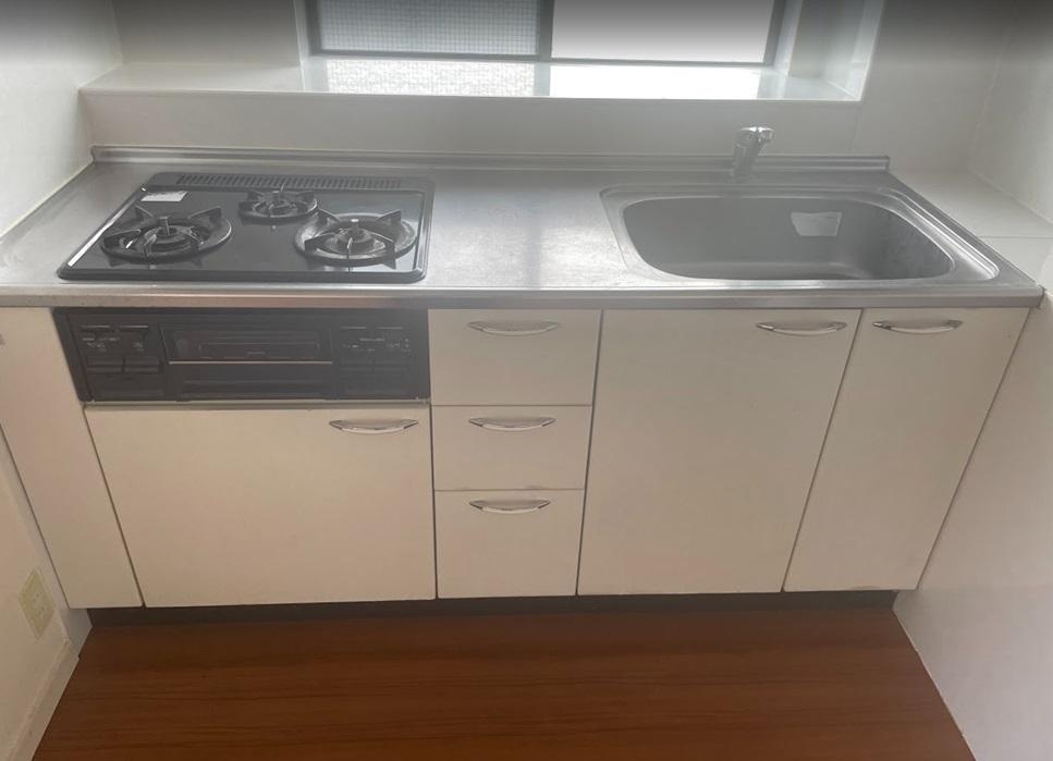 Well-Kept 2-Bedroom Condo in Kamiimaizumi 3