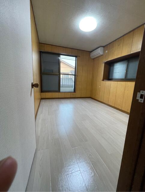 Vintage 4-Bedroom House in Noguchicho 8