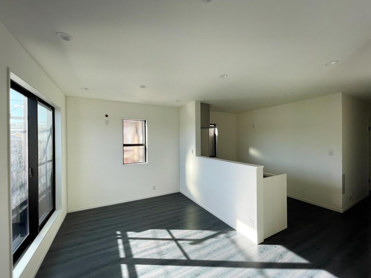 Modern 3-Bedroom House in Shinko 5