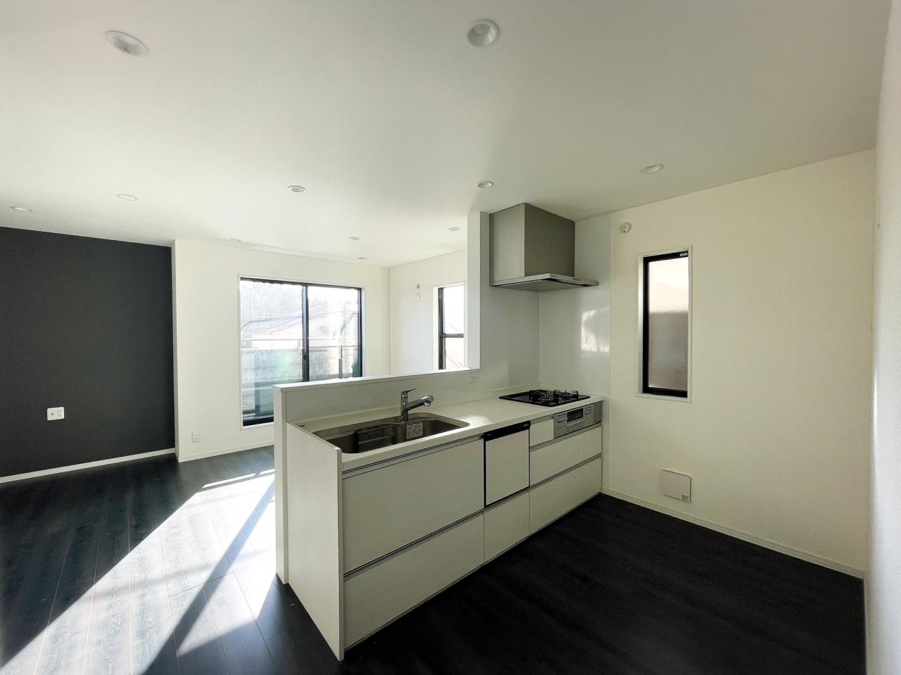Modern 3-Bedroom House in Shinko 4