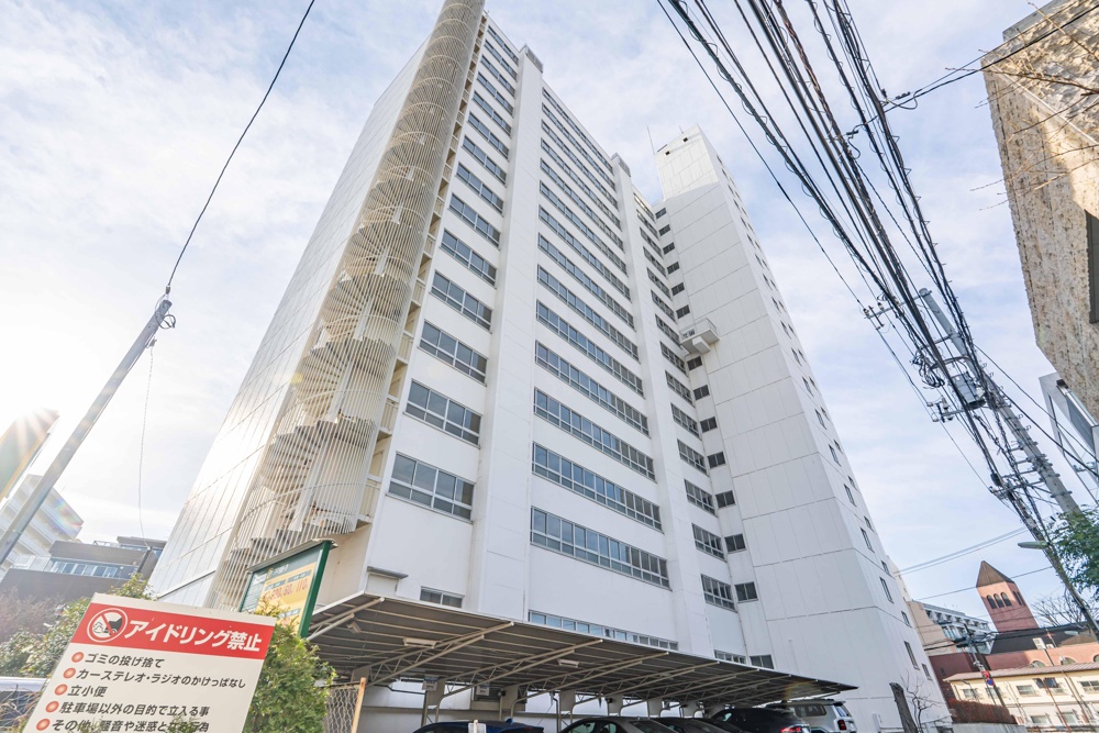 Classic 2-Bedroom Condo Near Station in Kamiosaki 9
