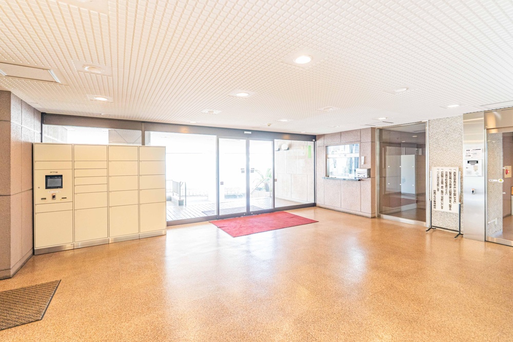 Classic 2-Bedroom Condo Near Station in Kamiosaki 8