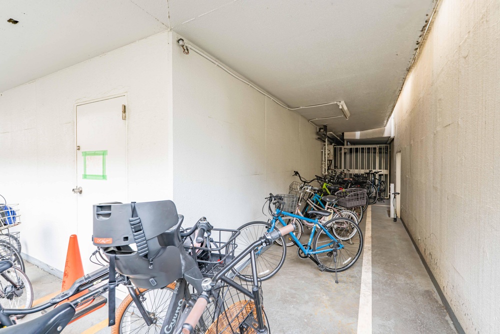 Classic 2-Bedroom Condo Near Station in Kamiosaki 7