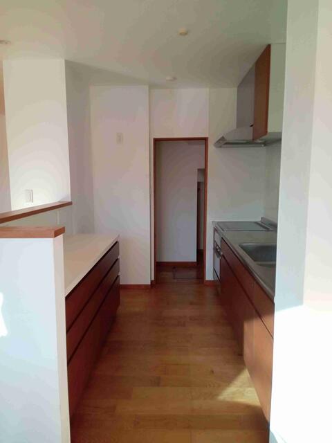 4-Bedroom House with a Garden in Oyanacho 8