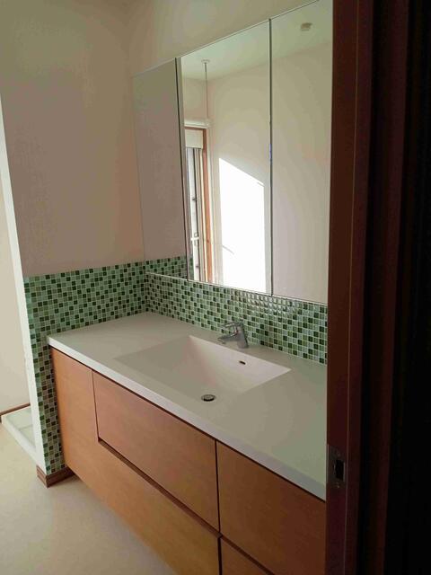 4-Bedroom House with a Garden in Oyanacho 9