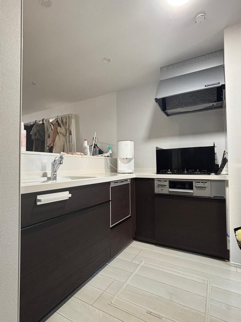 Modern 3-Bedroom House in Shimohoya 1