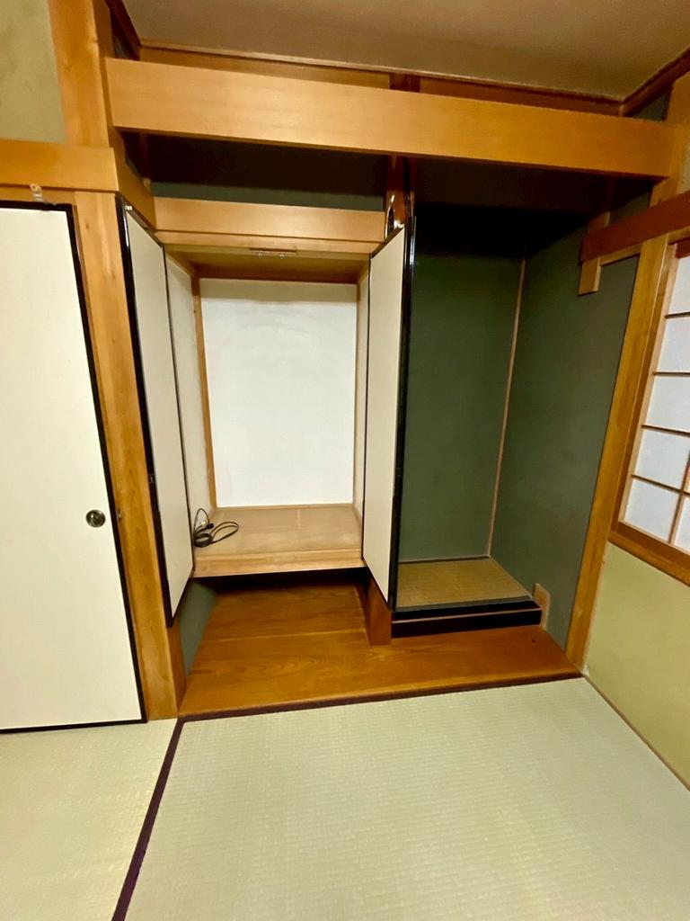 Classic 4-Bedroom House Near Station in Shimizu 8