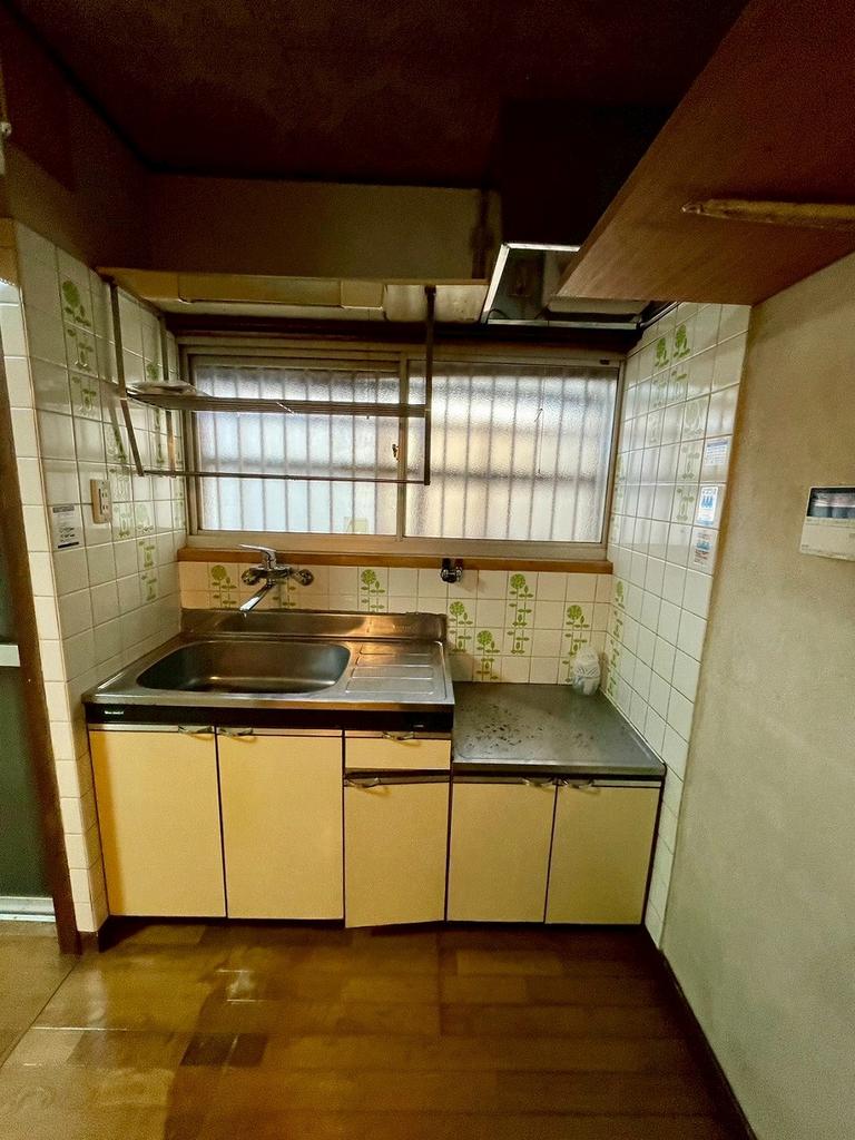 Classic 4-Bedroom House Near Station in Shimizu 4