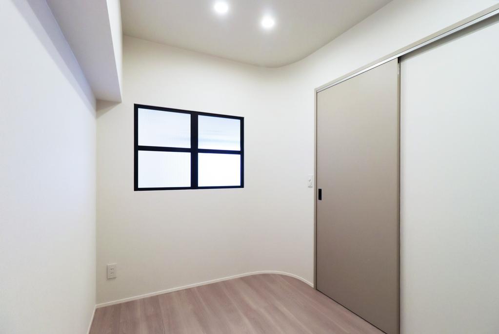 1-Bedroom Condo in Ebara 6