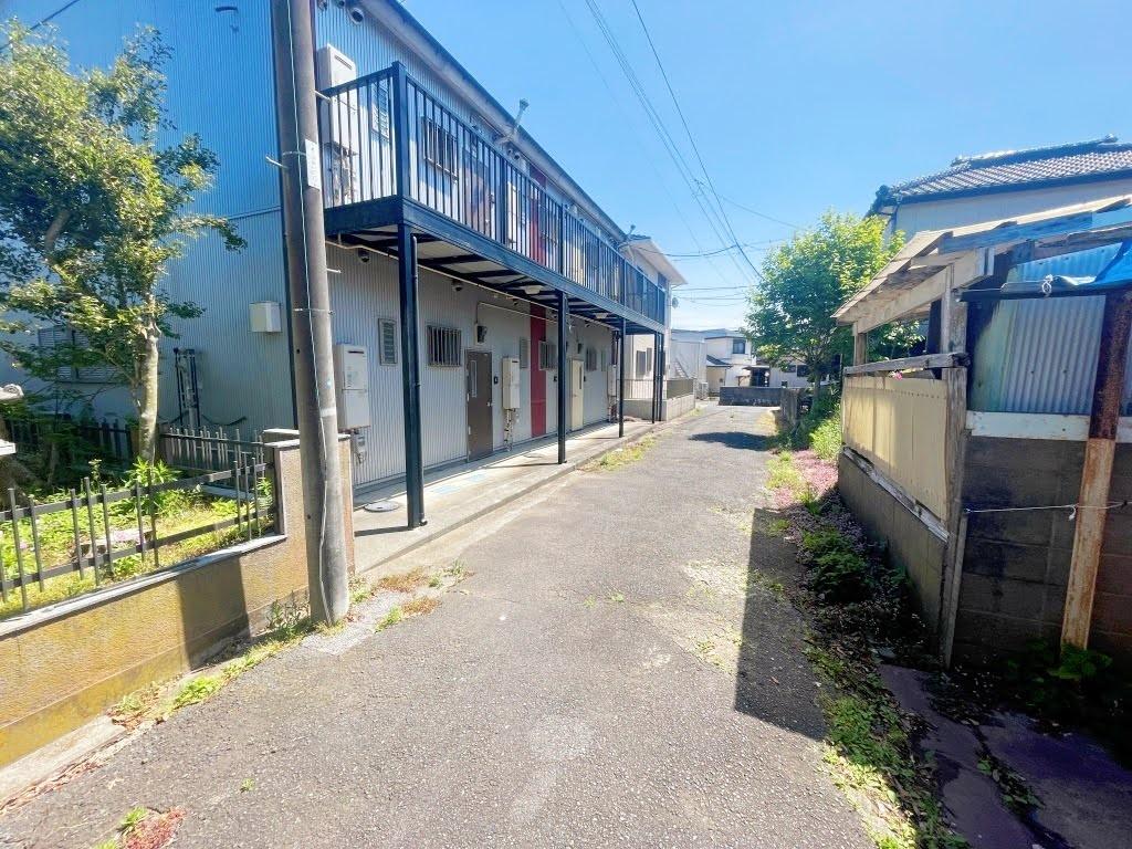 Vintage 2-Bedroom Property 7