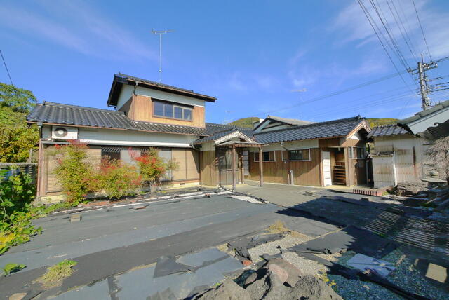 Well-Kept 5-Bedroom House Near Station 1