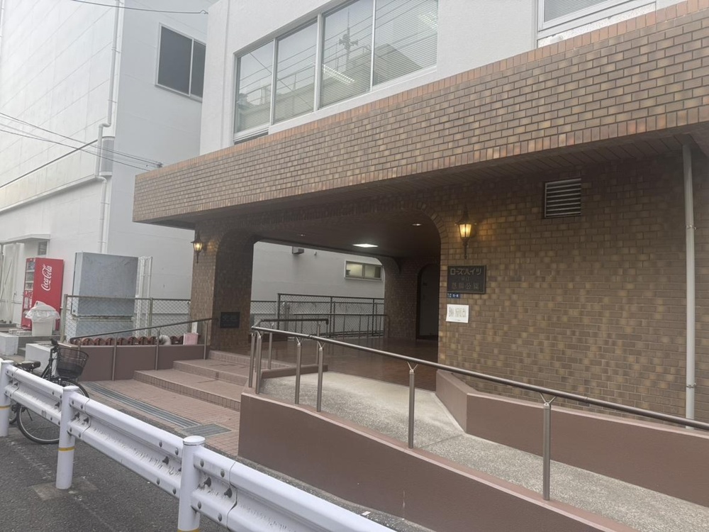 High-End 1-Bedroom Property Near Station in Mori 3