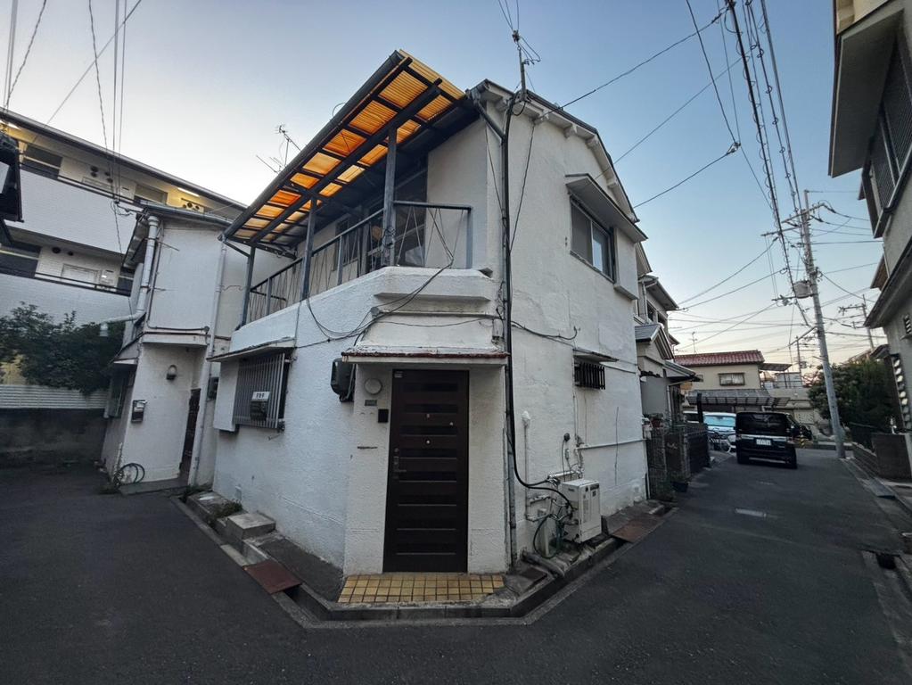 Classic 3-Bedroom House in Ao 1