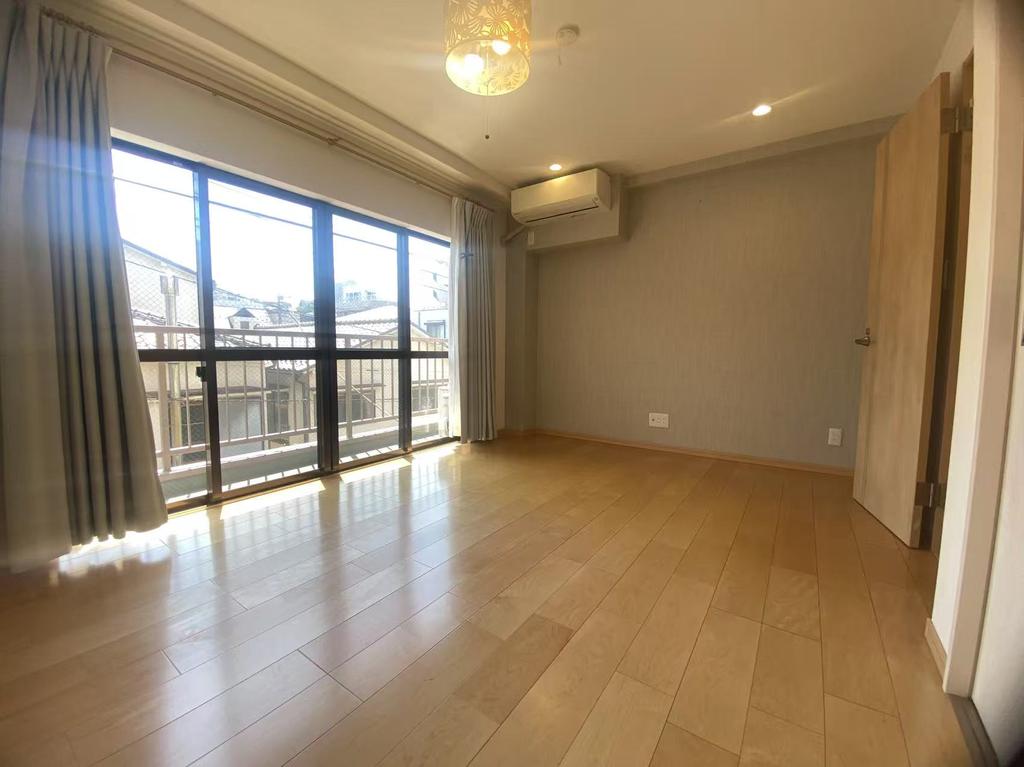 Classic 3-Bedroom House in Honkomagome 7