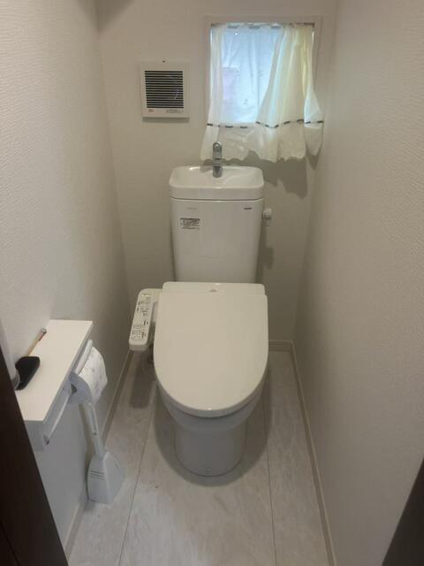 Modern 4-Bedroom House in Nishihokima 5