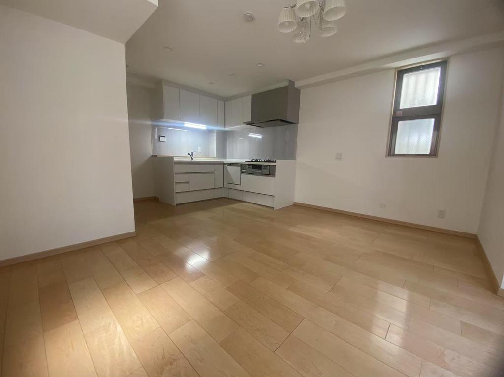 Classic 3-Bedroom House in Honkomagome 0