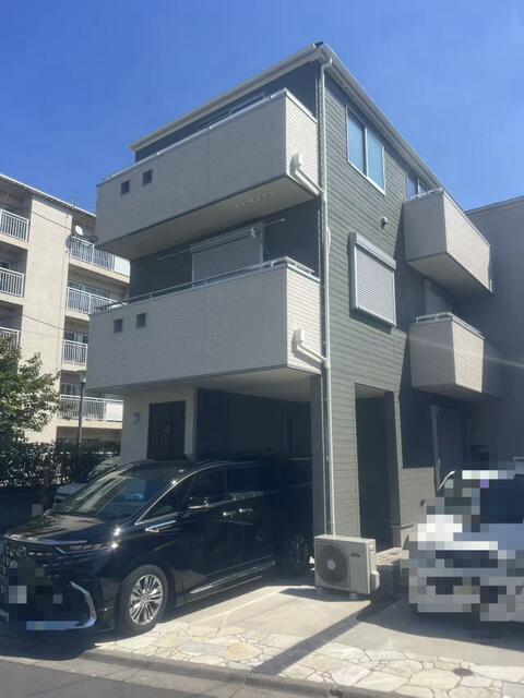 Modern 4-Bedroom House in Nishihokima 6