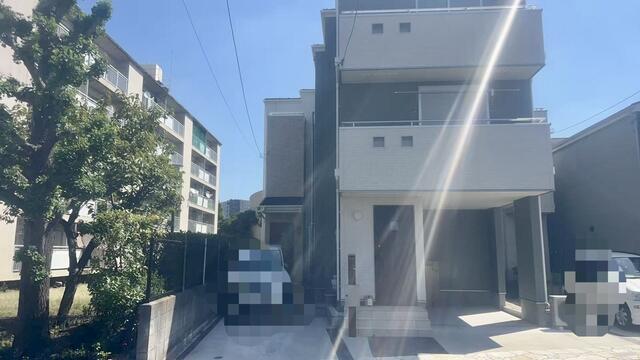 Modern 4-Bedroom House in Nishihokima 7