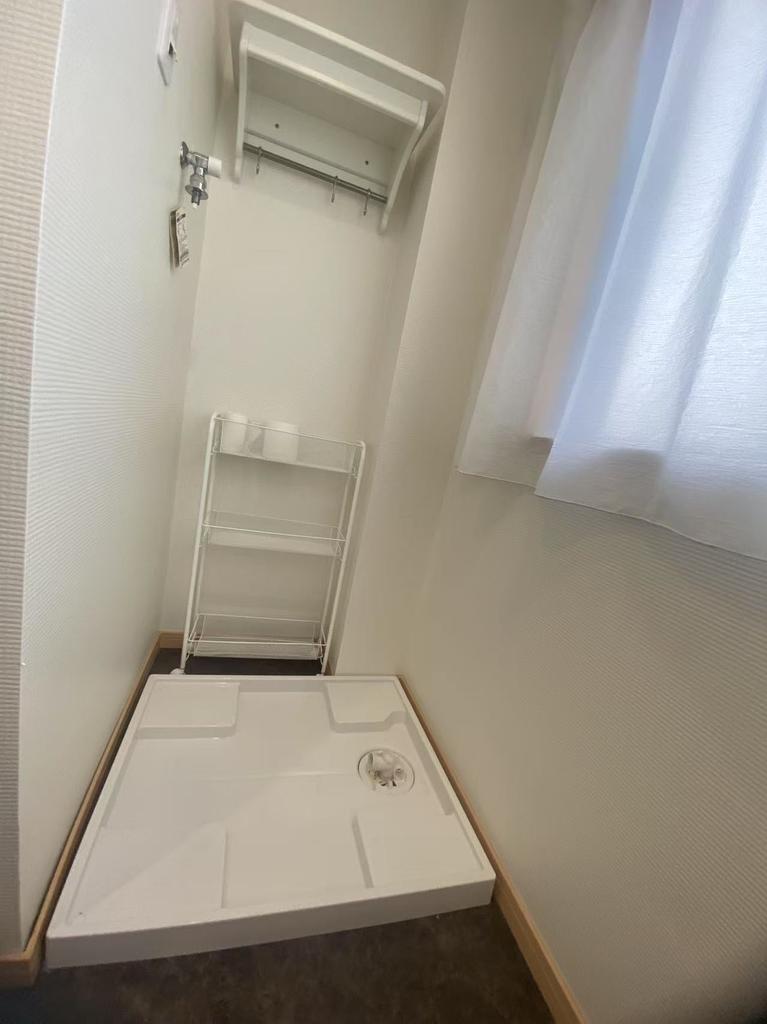 Classic 3-Bedroom House in Honkomagome 6