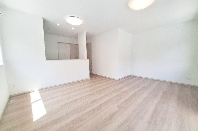 Modern 3-Bedroom House in Tsudo 3