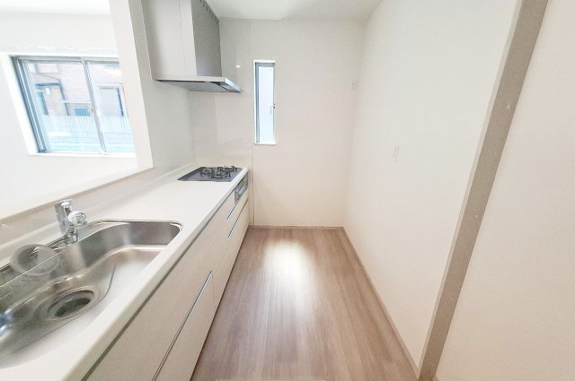 Modern 3-Bedroom House in Tsudo 5