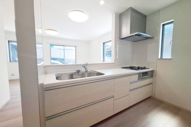 Modern 3-Bedroom House in Tsudo 4