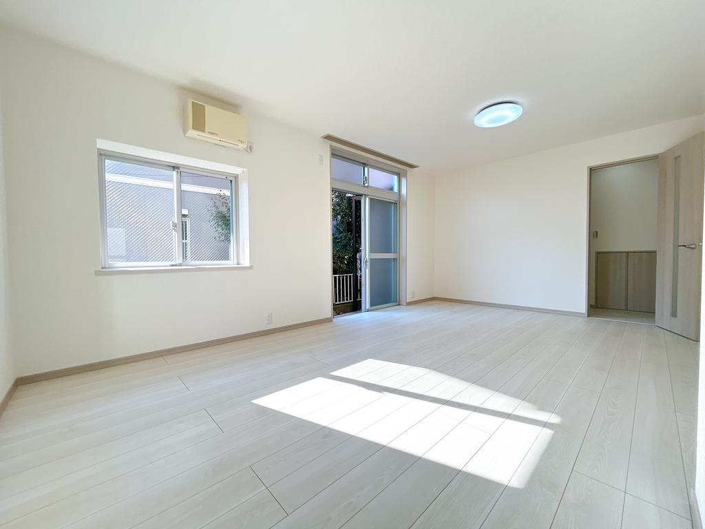 Classic 4-Bedroom House in Kanaigaoka 9