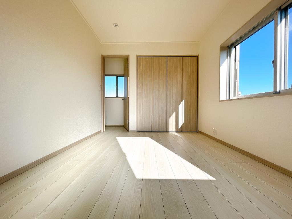 Classic 4-Bedroom House in Kanaigaoka 0