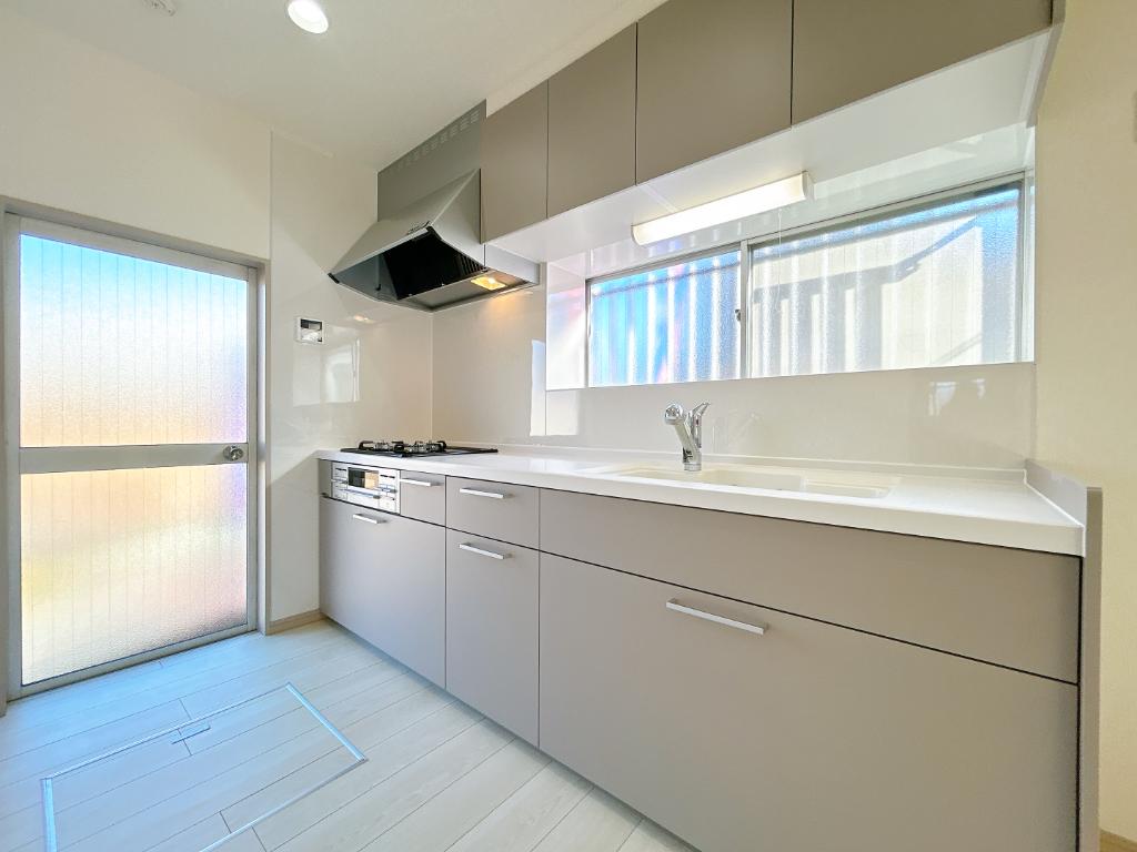 Classic 4-Bedroom House in Kanaigaoka 4