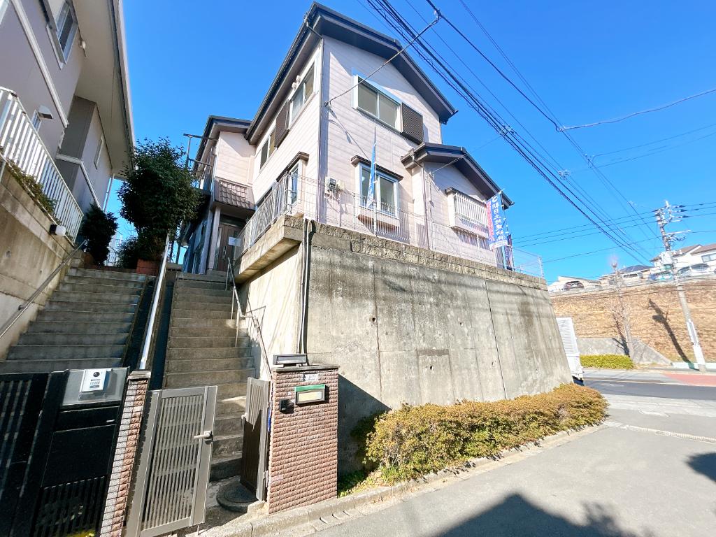 Classic 4-Bedroom House in Kanaigaoka 8
