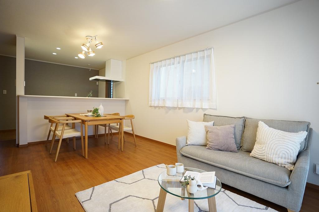 Modern 4-Bedroom House Near Station in Kitanakaburi 1