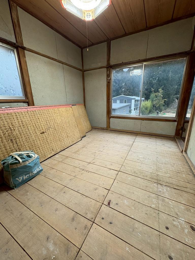Vintage 4-Bedroom House in Higashiiwasaki 6