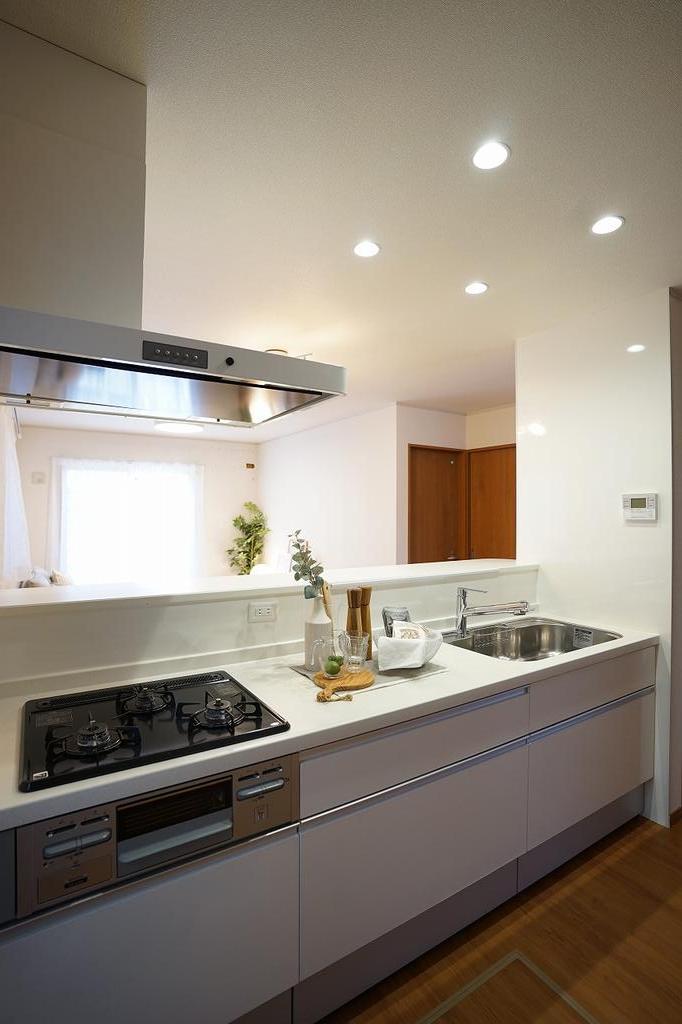 Modern 4-Bedroom House Near Station in Kitanakaburi 6