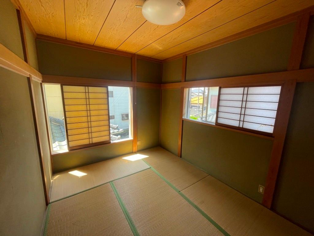 Charming 3-Bedroom House 7