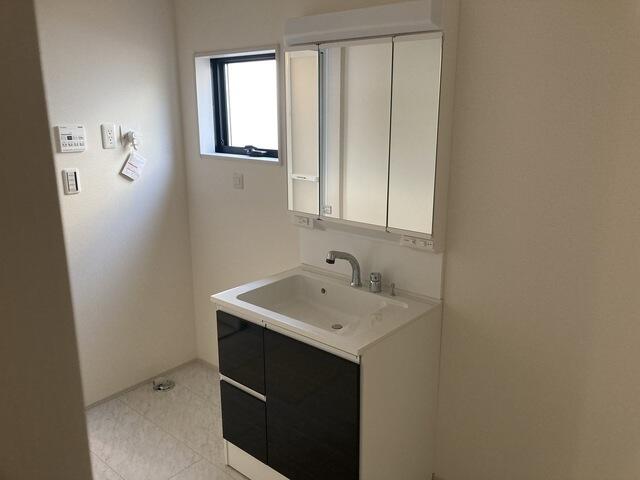 Brand New 4-Bedroom House 7