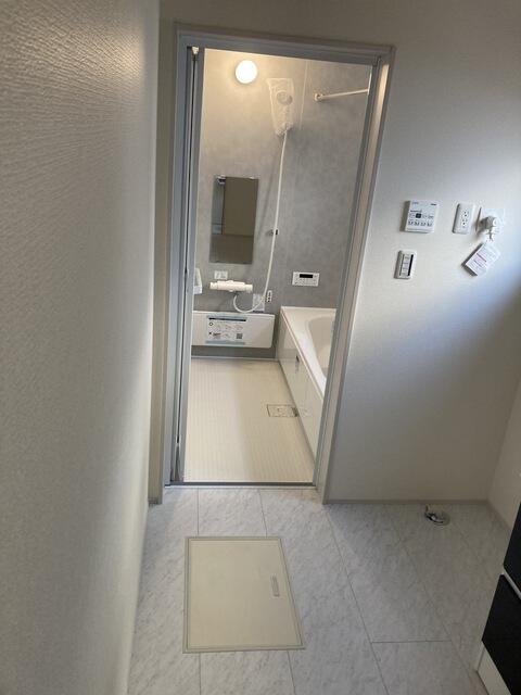 Brand New 4-Bedroom House 8